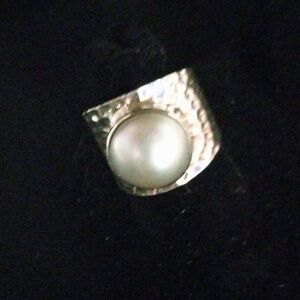 Elegant Sterling Silver Maybe Pearl Ring.....Sz 6